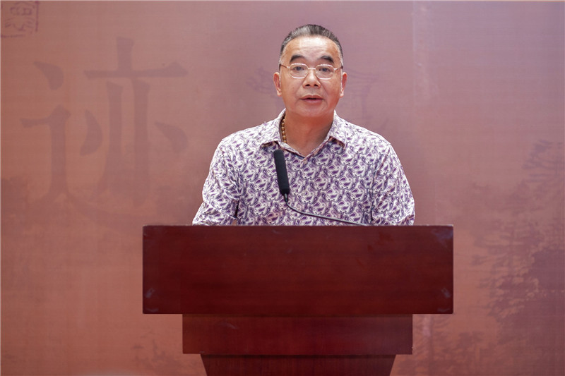 3廣西美術(shù)家協(xié)會(huì )副主席、桂林市美術(shù)家協(xié)會(huì )主席張賢宣讀賀信.jpg