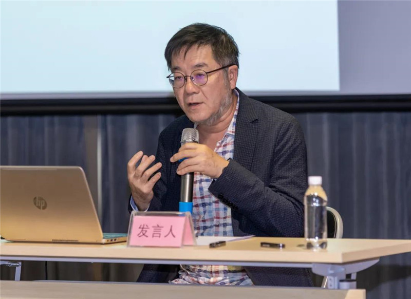 19中央美術(shù)學(xué)院教授、博士生導師，廣州美術(shù)學(xué)院美術(shù)館總館長(cháng)王璜生作題為《美術(shù)館與史學(xué)意識》的發(fā)言（黃珊虎 攝）.jpg