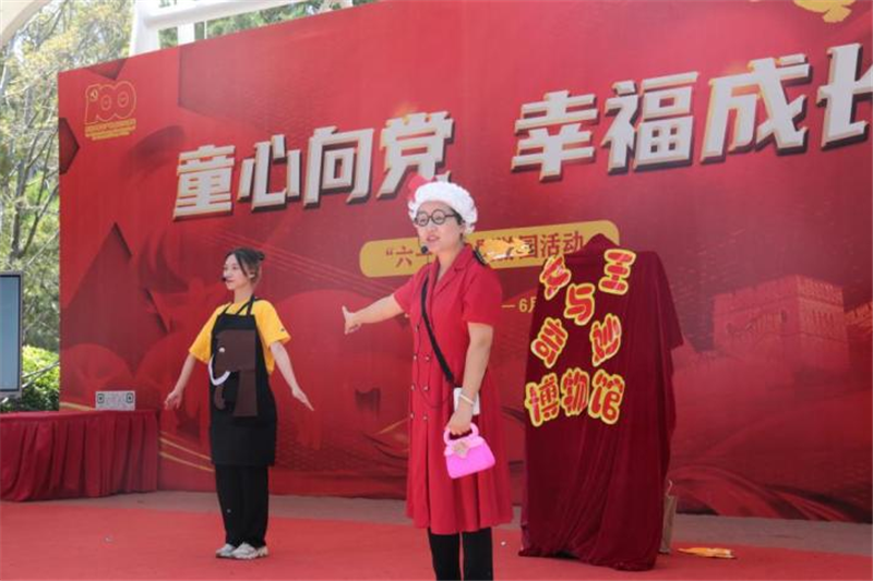 《女王與奇妙博物館:博物館之夜》繪本劇演出(圖:劉志歡).png 《女王與奇妙博物館:博物館之夜》繪本劇演出(圖:劉志歡).png