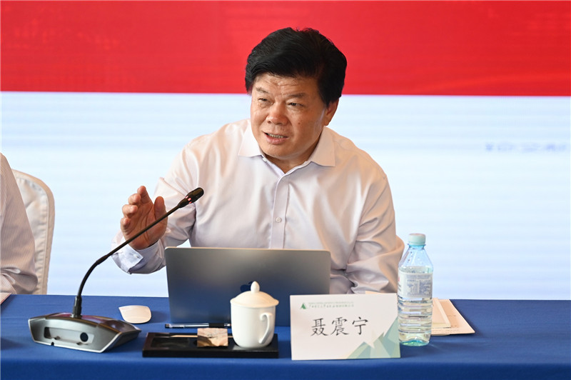 06 韜奮基金會(huì )理事長(cháng)、中國出版協(xié)會(huì )副理事長(cháng)聶震寧作主旨演講（李顯楊 攝）.jpg