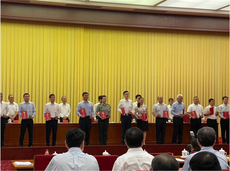 表彰現場(chǎng).png 表彰現場(chǎng).png