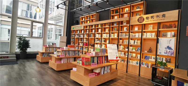 桂林旅游學(xué)院教材巡展(獨秀書(shū)房公司供圖).jpg 桂林旅游學(xué)院教材巡展(獨秀書(shū)房公司供圖).jpg