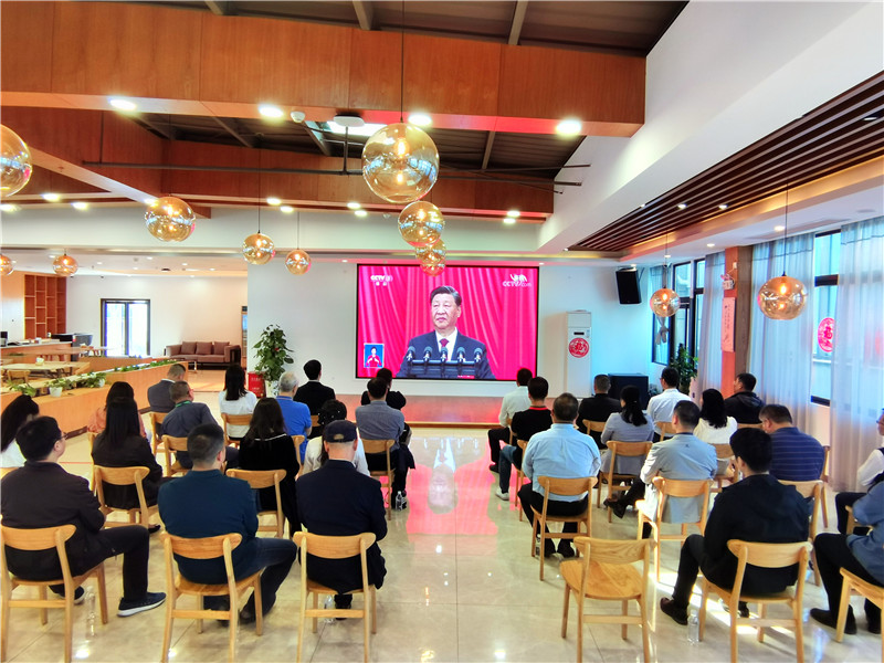 1.集中收聽(tīng)收看黨的二十大開(kāi)幕會(huì )現場(chǎng).jpg 1.集中收聽(tīng)收看黨的二十大開(kāi)幕會(huì )現場(chǎng).jpg