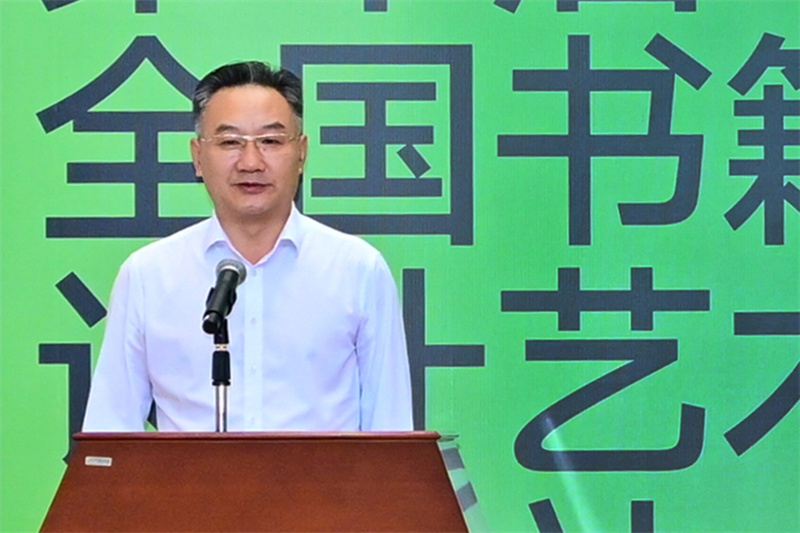 廣西壯族自治區黨委宣傳部副部長(cháng)、廣西壯族自治區新聞出版局（自治區版權局）局長(cháng)王曉華宣布展覽開(kāi)幕.jpg