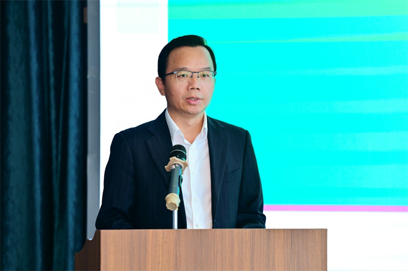 集團公司黨委副書(shū)記、總編輯湯文輝在論壇上致辭.jpg