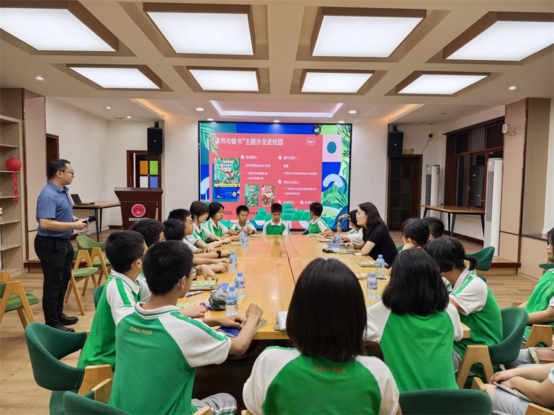 3.“讀書(shū)與做書(shū)”主題沙龍進(jìn)校園第一期活動(dòng)現場(chǎng).jpg