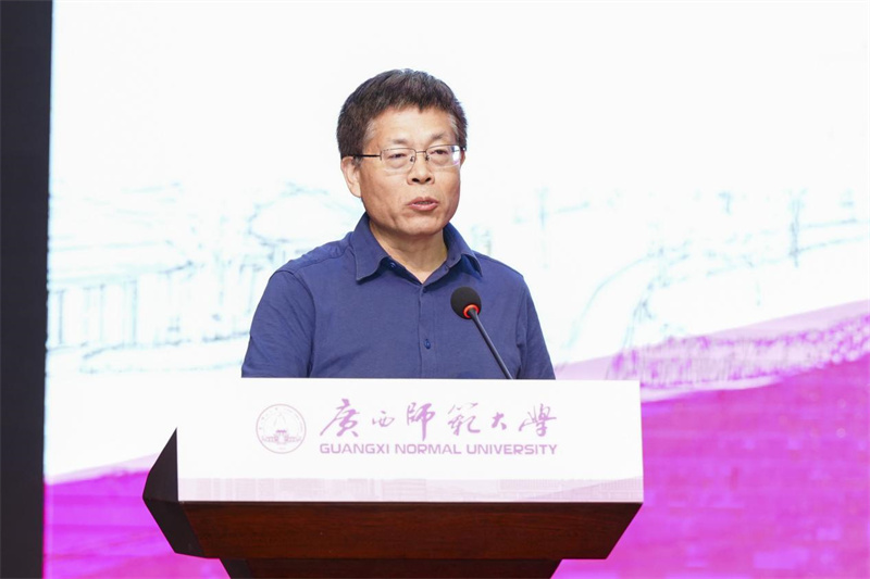 全國出版專(zhuān)業(yè)學(xué)位研究生教育指導委員會(huì )副主任、南京大學(xué)出版研究院常務(wù)副院長(cháng)張志強致辭.jpg