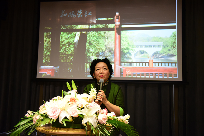 《新三屆致新生》作者之一，廣西師范大學(xué)王枬教授分享《花橋榮記》背后的故事（李顯楊 攝）.jpg