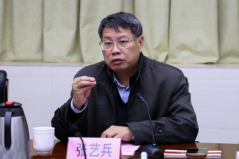 集團公司黨委書(shū)記、董事長(cháng)張藝兵.jpg