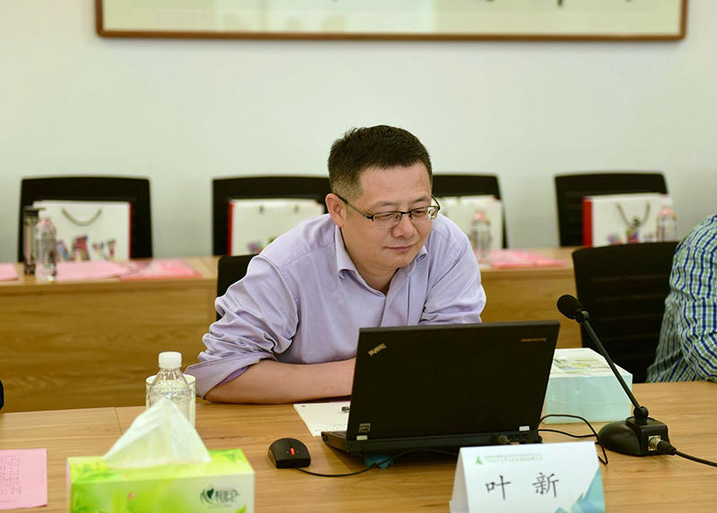 季羨林研究專(zhuān)家，北京印刷學(xué)院新聞出版學(xué)院編輯出版系教授、博士，中國編輯學(xué)會(huì )理事葉新發(fā)言（廖茹畫(huà)攝）.jpg