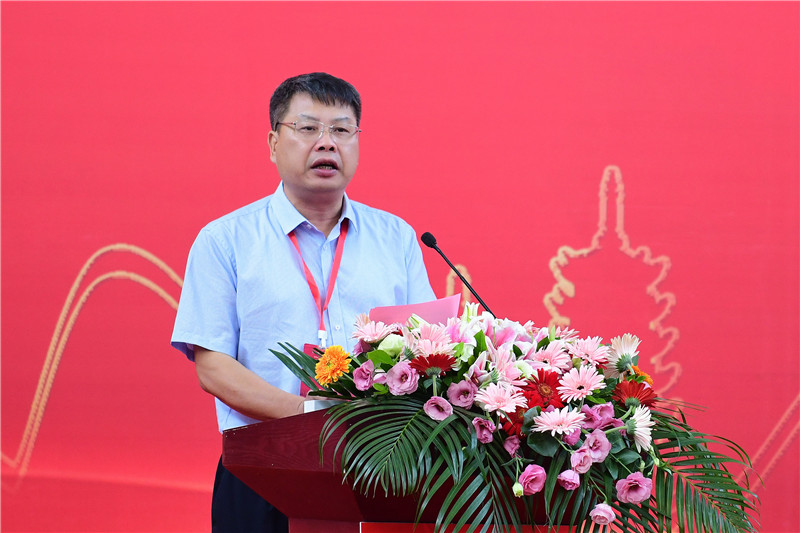 廣西師范大學(xué)出版社黨委書(shū)記、董事長(cháng)張藝兵致辭 李顯楊 攝.JPG