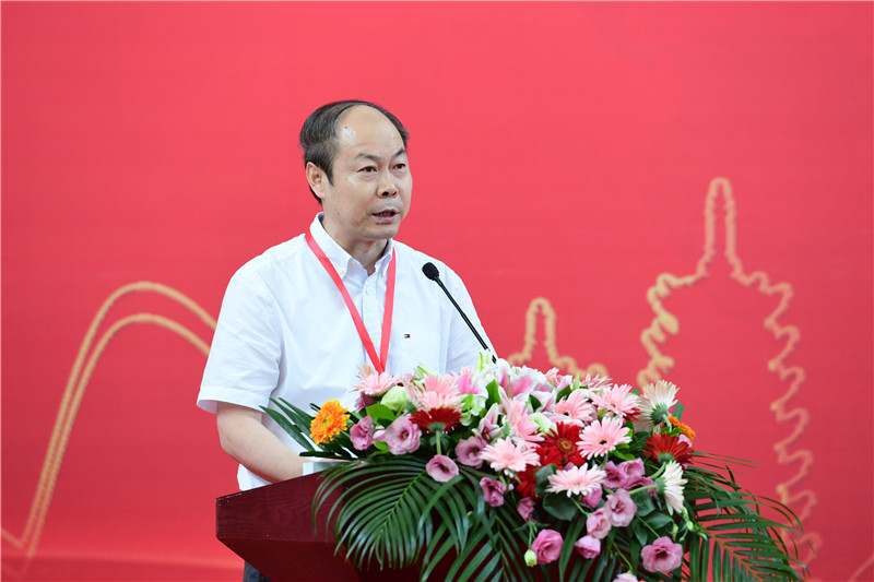 中國出版協(xié)會(huì )常務(wù)理事、陜西師大出版社董事長(cháng)兼社長(cháng)劉東風(fēng)致辭 李顯楊 攝.JPG