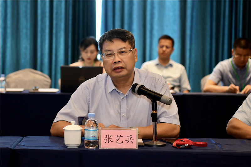 廣西師大出版社集團黨委書(shū)記、董事長(cháng)張藝兵發(fā)言.jpg
