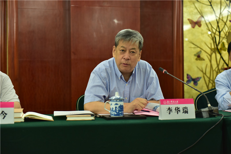 首都師范大學(xué)歷史學(xué)院教授、教育部長(cháng)江學(xué)者特聘教授李華瑞發(fā)言（郭倩 攝）.JPG