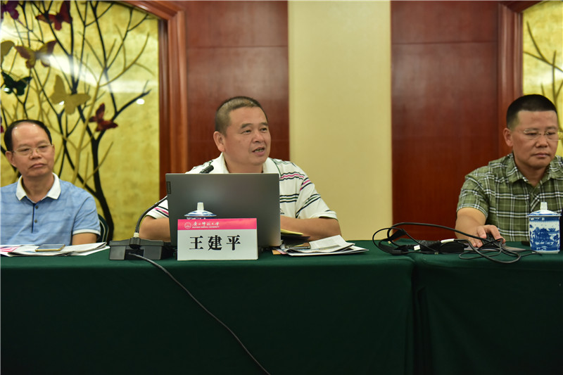 廣西社會(huì )科學(xué)院文化研究所所長(cháng)、研究員王建平發(fā)言（郭倩 攝）.JPG