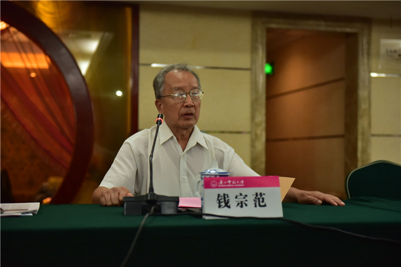 廣西師范大學(xué)歷史文化與旅游學(xué)院教授、《廣西通史》第六卷清代卷（1644—1840）負責人錢(qián)宗范發(fā)言（郭倩 攝）.JPG