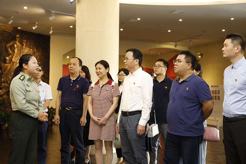 參觀(guān)中央紅軍長(cháng)征出發(fā)紀念館 （黃國生 攝）.jpg