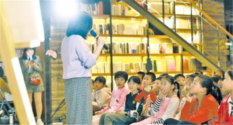 獨秀書(shū)房·旗艦店領(lǐng)讀人劇場(chǎng)讀劇會(huì )。 蔣正春 攝.jpg