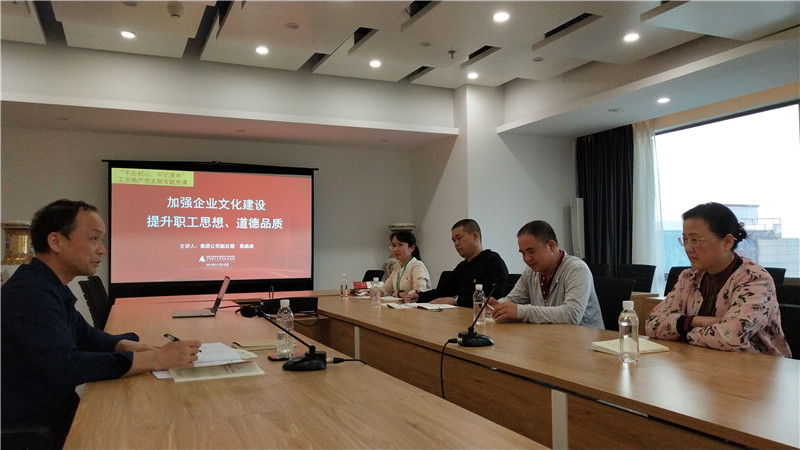 1573878801262235.jpg 1-1.集團領(lǐng)導莫曲波同志給支部黨員上專(zhuān)題黨課.jpg