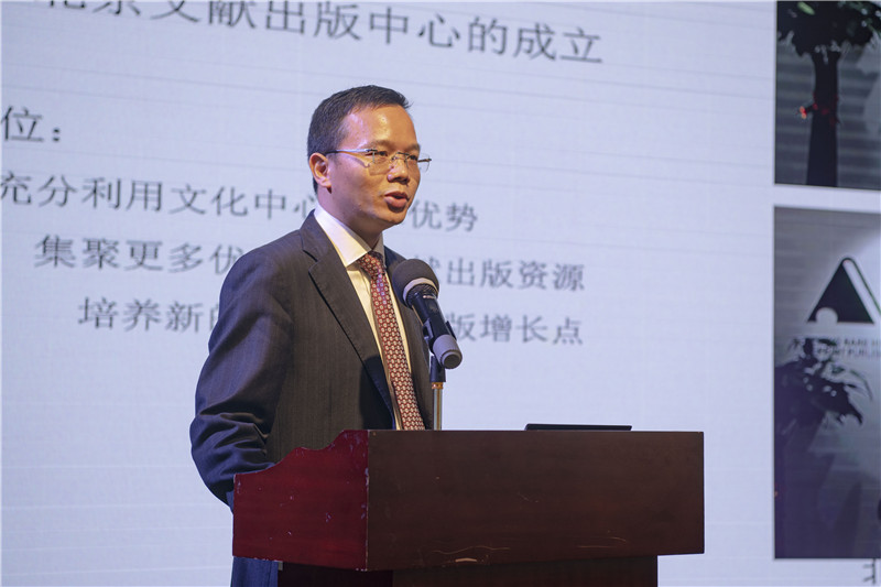 廣西師范大學(xué)出版社集團黨委副書(shū)記、總編輯湯文輝發(fā)言（李顯楊 攝）.jpg