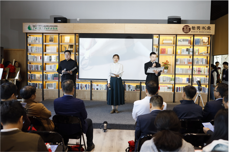 1575010121132886.png 《坭興陶韻》朗誦 攝影:黃國生.png