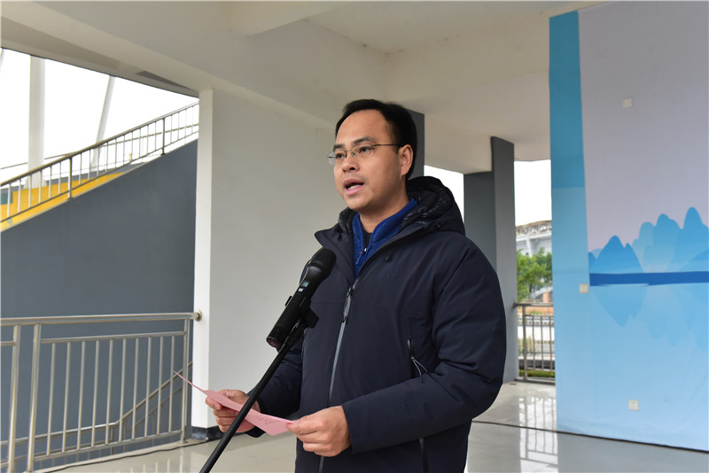 5廣西師范大學(xué)漓江學(xué)院校黨委副書(shū)記、副校長(cháng)鄧志平致歡迎辭（秦念  攝）.JPG