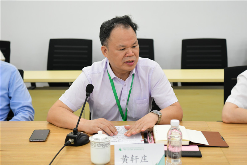 05 集團公司黨委書(shū)記、董事長(cháng)黃軒莊做工作匯報（李顯楊 攝）.jpg