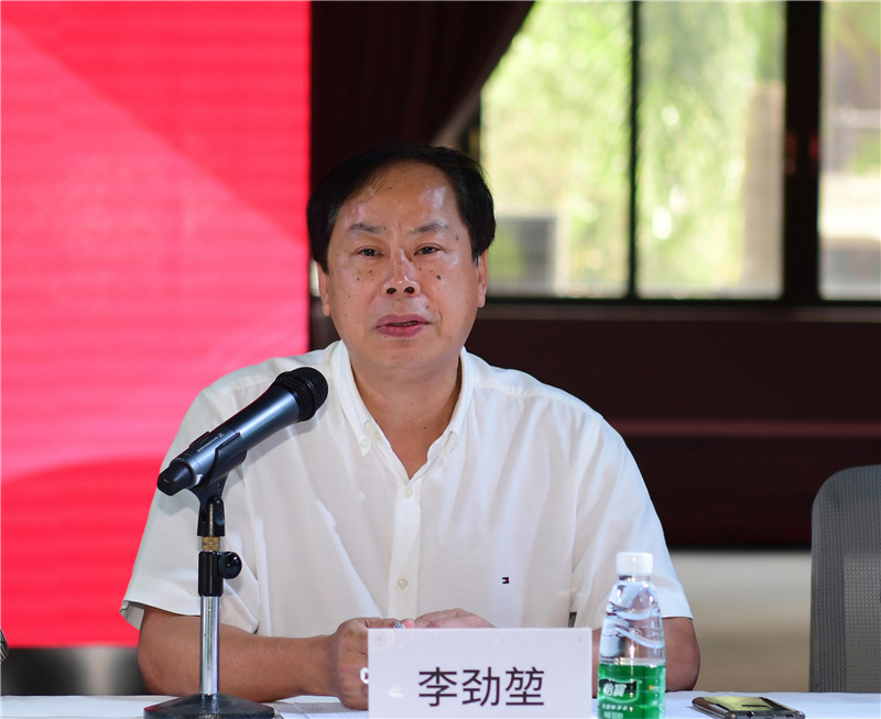 2中國美術(shù)家協(xié)會(huì )副主席、廣東省文聯(lián)主席、廣東省美術(shù)家協(xié)會(huì )主席、廣州美術(shù)學(xué)院院長(cháng)李勁堃致辭（秦念 攝）.JPG